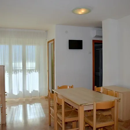 Aurora A Apartment *